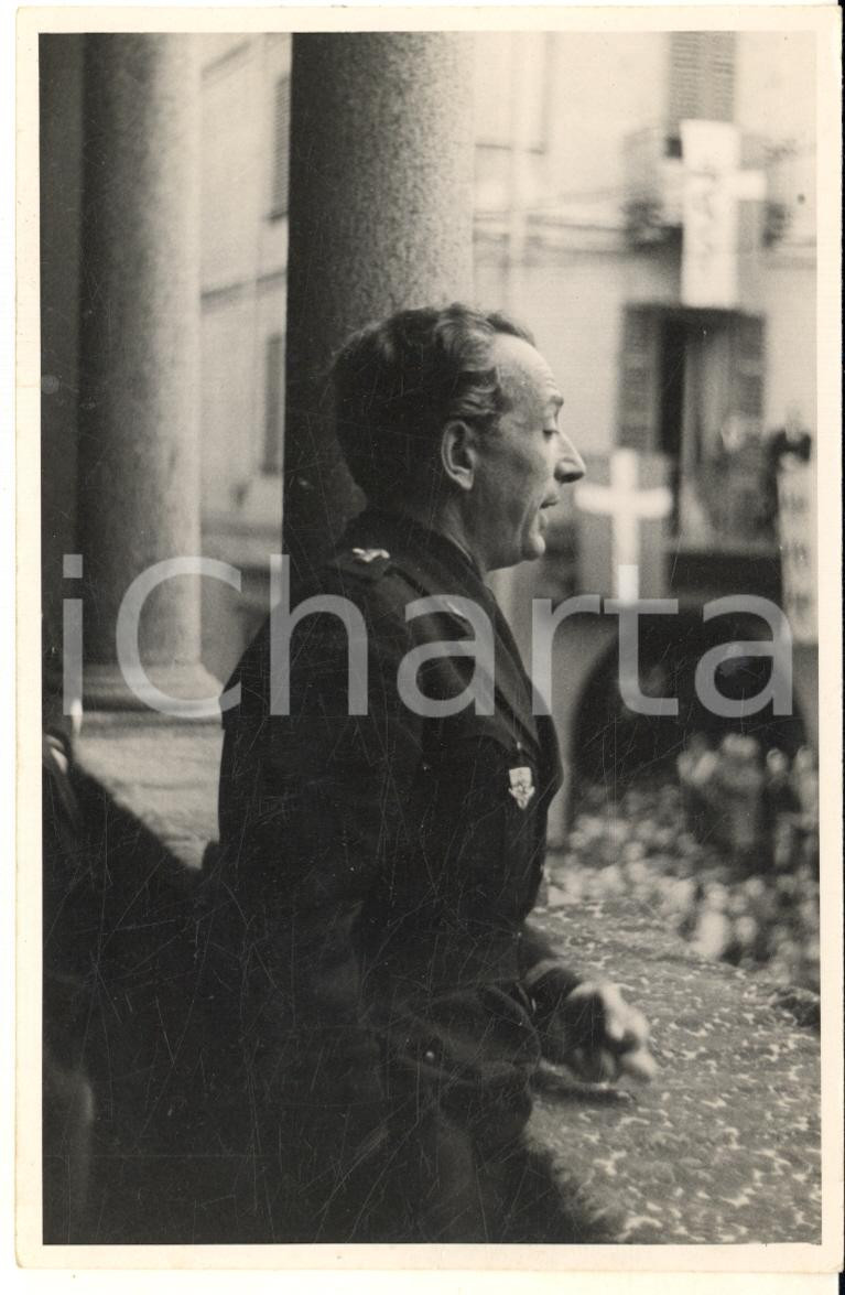Fotografia d epoca originale 1940 ca PAVIA PNF Discorso di un gerarca al balcone 1 Foto 10x15 cm 1