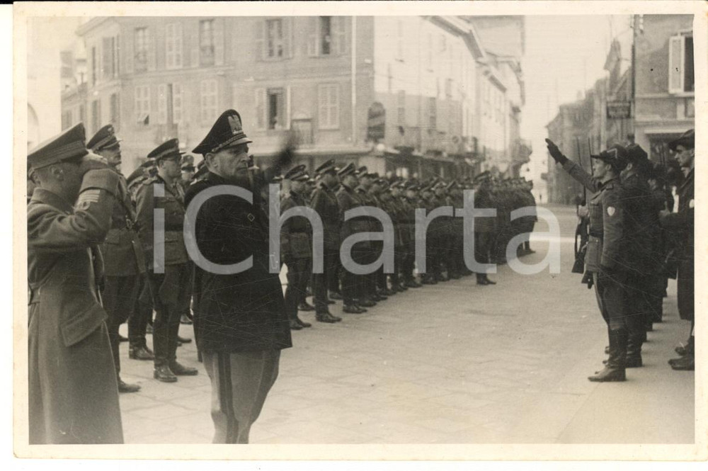 1940 ca PAVIA Funerale membro PNF - Corteo militare (2) Foto 15x10 cm Fotografia originale d'epoca.CONDIZIONI: F (piegatura angolare; residui cartacei e abrasioni al verso)FORMATO: 15x10 cm    originale e autentica 1