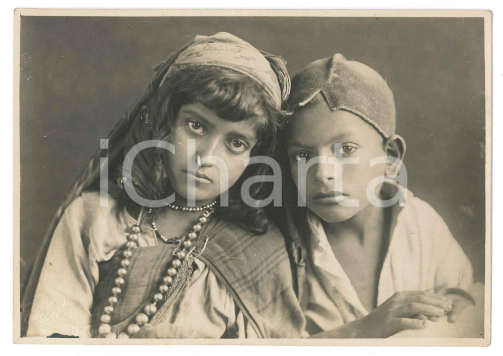 1925 ca LIBIA ITALIANA - BENGASI - Ragazzi arabi *Foto C. RIMOLDI 17x12 cm Fotografia d'epoca, con didascalia manoscritta al verso.FOTOGRAFO: C. Rimoldi - BengasiCONDIZIONI: GFORMATO: 17x12 cm    originale e autentica 1