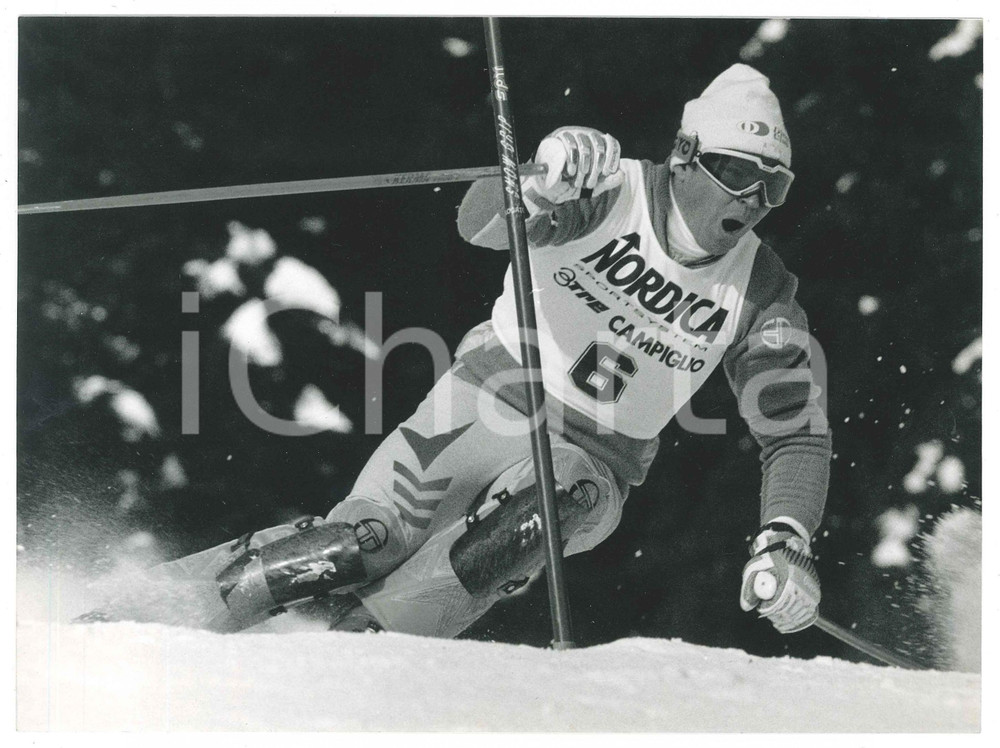 1985 ca SCI - Marc GIRARDELLI in gara - Foto 24x18 cm Fotografia d'epoca.CONDIZIONI: G (minimi difetti di stampa)FORMATO: 24x18 cm    originale e autentica 1