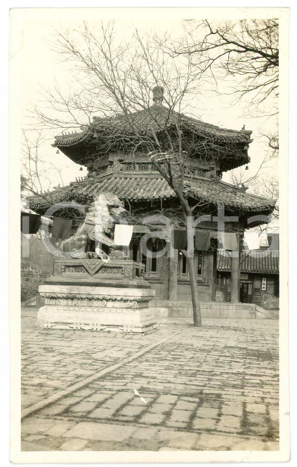 1935 ca. CINA - PALAZZO D'ESTATE - Pagoda con statua di leone - Foto Fotografia d'epoca. GOOD/buono Lievi smussature angolari Formato: 11x7 originale e autentica 1
