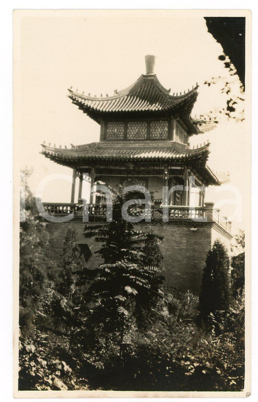 1935 ca. CINA - Pagoda - Fotografia (1) Fotografia d'epoca. FAIR/discreto Lievi smussature angolari e minima piegatura all'angolo inferiore destro Formato: 11x7 originale e autentica 1