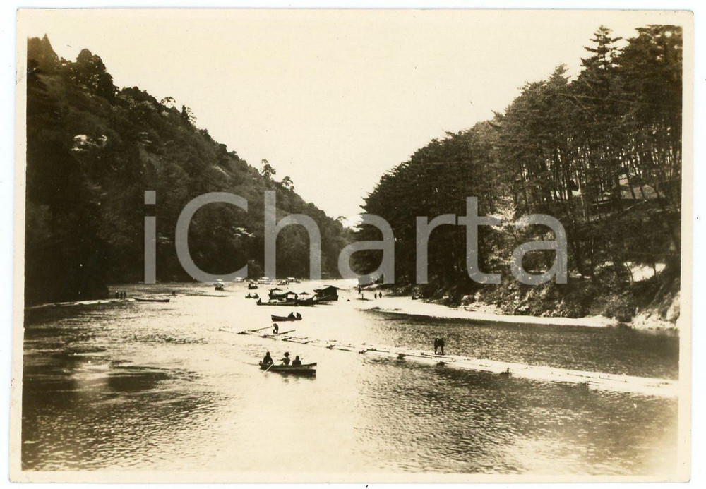 1935 ca KYOTO - ARASHIYAMA Canoe solcano il Fiume Katsura - Foto 11x7 cm Fotografia d'epoca. FAIR/discreto Lievi smussature agli angoli Formato: 11x7 cm originale e autentica 1