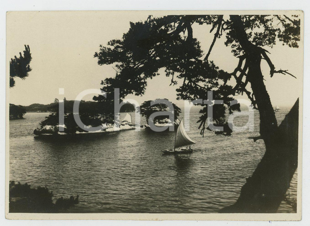 1935 ca CINA - Paesaggio fluviale con barca - Foto VINTAGE 11x8 cm Fotografia d'epoca.CONDIZIONI: G (piccole smussature angolari)FORMATO: 11x8 cm    originale e autentica 1