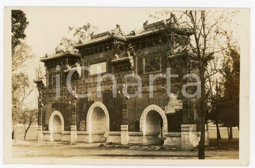 1935 ca. CINA - Monumento a tre archi - Fotografia Fotografia d'epoca. FAIR/discreto Lievi smussature angolari Formato: 11x7 originale e autentica 1