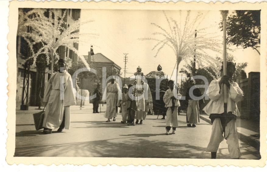 1935 ca CINA TIENTSIN Festa cinese - Corteo (1) Foto 11x7 cm Fotografia d'epoca.CONDIZIONI: G FORMATO: 11x7 cm    originale e autentica 1