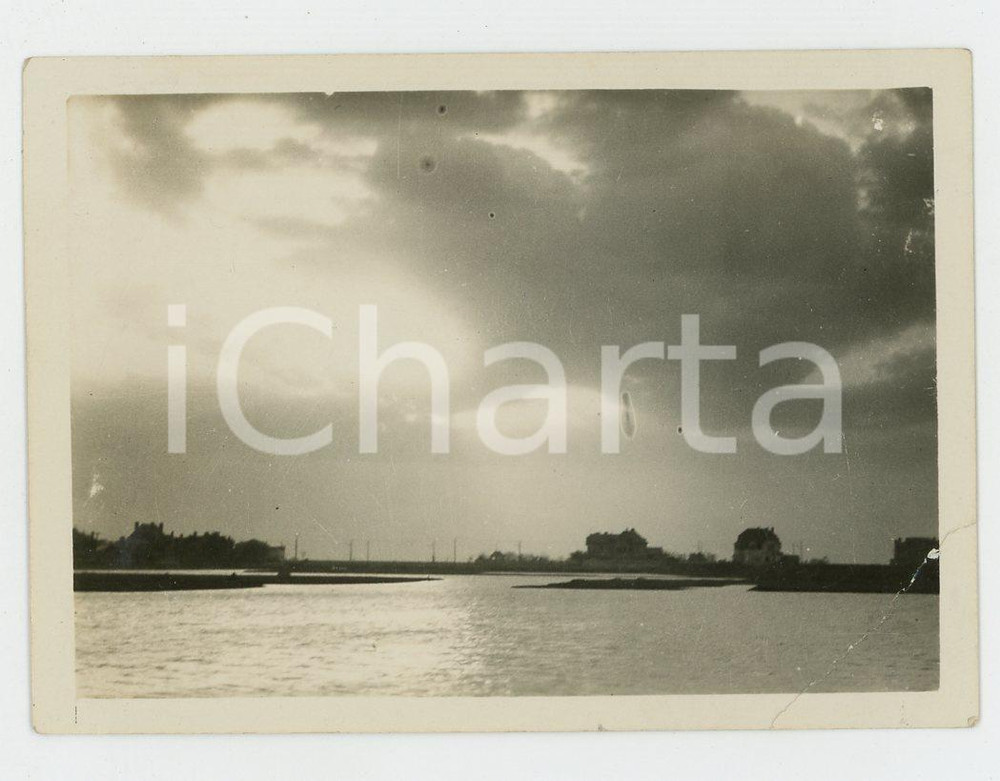 1935 ca HONG KONG - Paesaggio fluviale - Foto VINTAGE 9x6 cm Fotografia d'epoca.CONDIZIONI: P (piegatura evidente all'angolo inferiore destro)FORMATO: 9x6 cm    originale e autentica 1