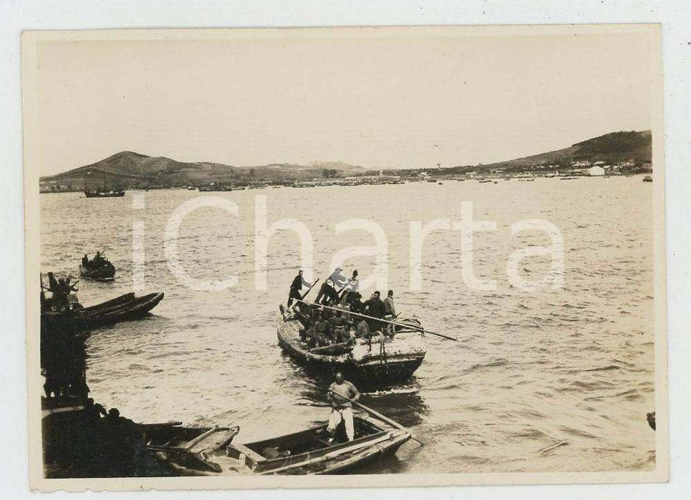 1935 ca HONG KONG - Paesaggio fluviale con barca - Foto VINTAGE 8x6 cm Fotografia d'epoca.CONDIZIONI: GFORMATO: 8x6 cm    originale e autentica 1