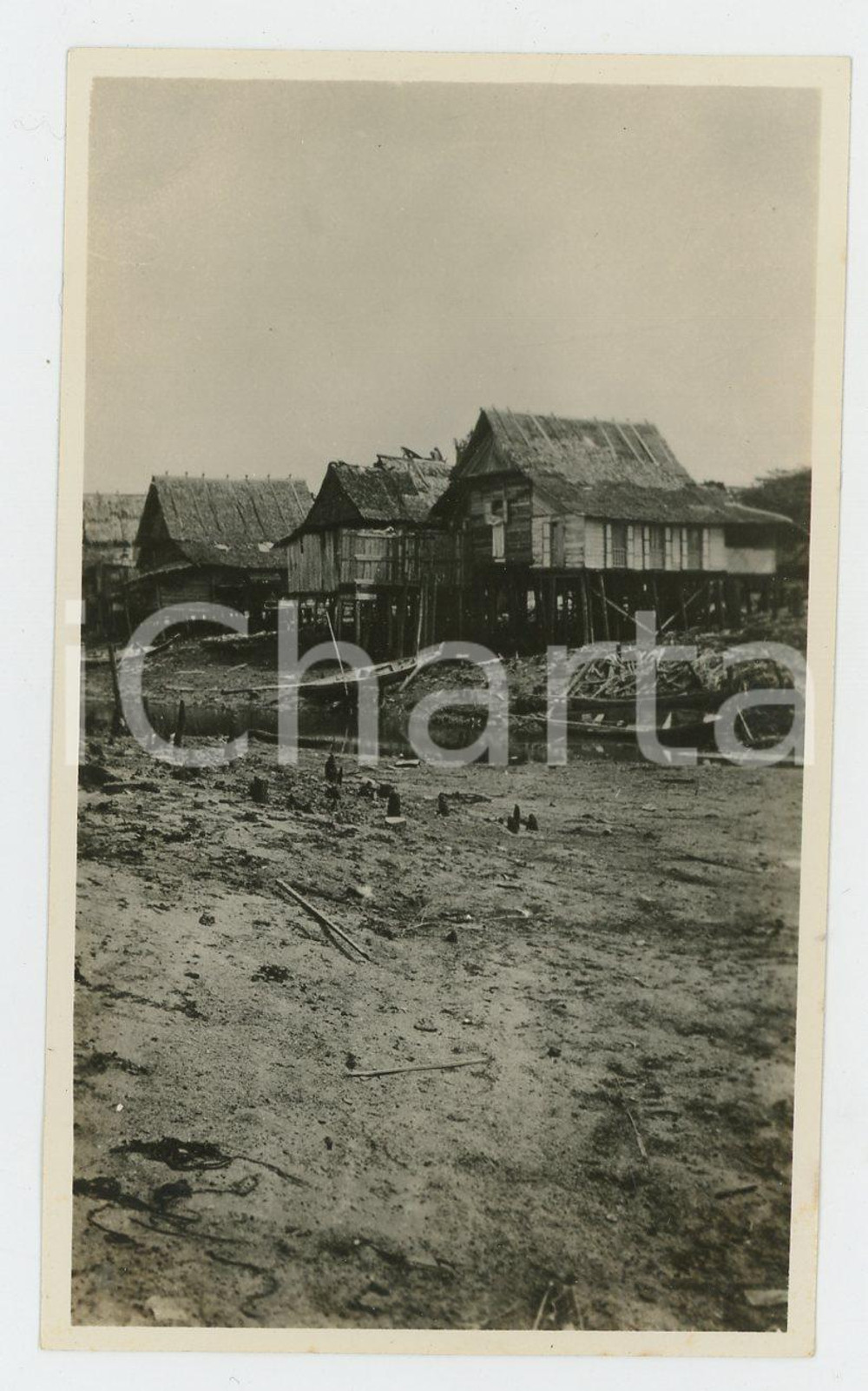 1935 ca SINGAPORE - Paesaggio con abitazioni tradizionali - Foto VINTAGE 11x7 cm Fotografia d'epoca.CONDIZIONI: G FORMATO: 11x7 cm    originale e autentica 1