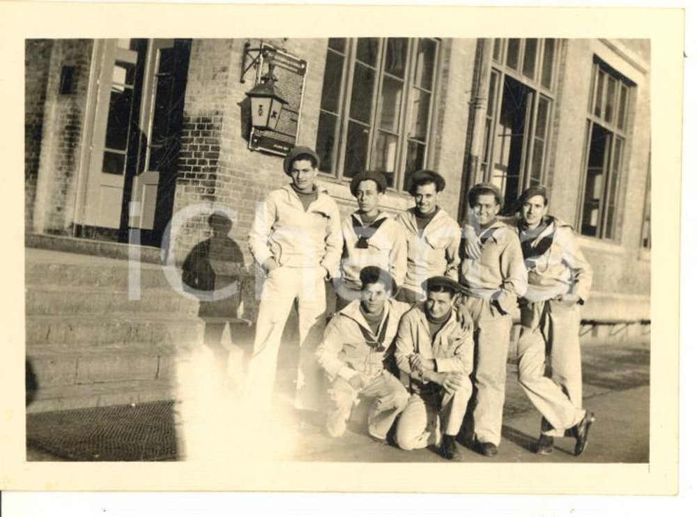 1935 ca CINA TIENTSIN Caserma "Carlotto" - Leoni di SAN MARCO (1) Foto 9x6 Fotografia d'epoca.CONDIZIONI: F (difetto di stampa)FORMATO: 9x6 cm    originale e autentica 1