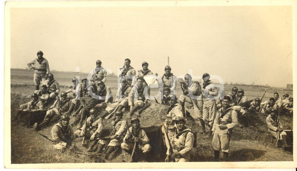 1935 ca CINA TIENTSIN Leoni di SAN MARCO - Campo di tiro *Foto 11x6 (4) Fotografia d'epoca.CONDIZIONI: F (piccola piegatura angolare)FORMATO: 11x6 cm    originale e autentica 1