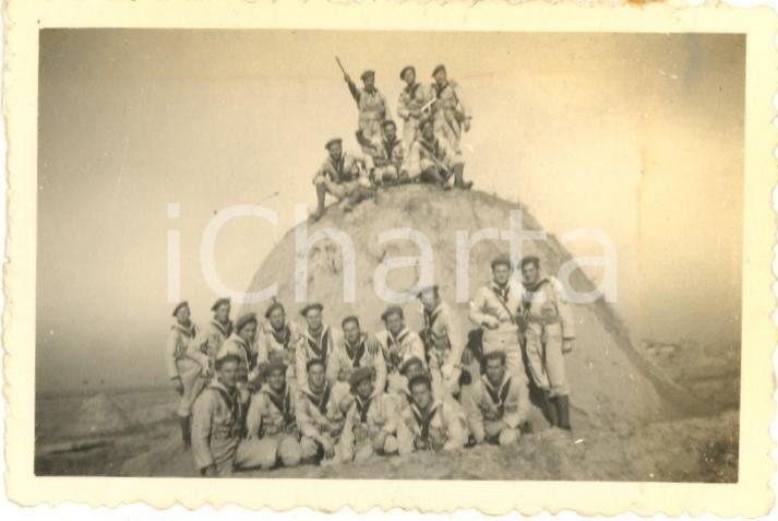 1935 ca CINA TIENTSIN Leoni di SAN MARCO Marce tra le tombe cinesi *Foto 9x6 (3) Fotografia d'epoca.CONDIZIONI: F (difetti di stampa)FORMATO: 9x6 cm    originale e autentica 1