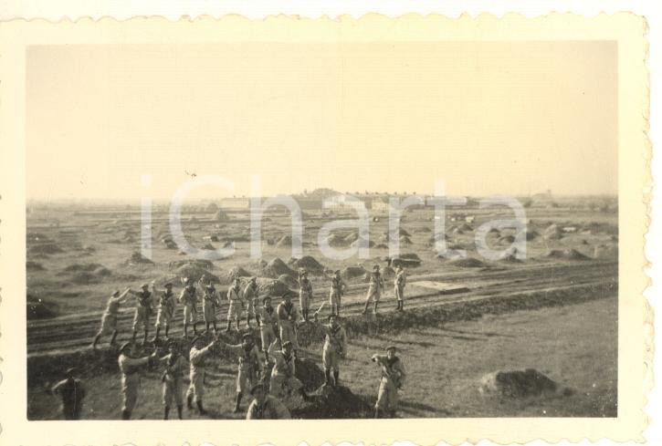 1935 ca CINA TIENTSIN Leoni di SAN MARCO Marce tra le tombe cinesi *Foto 9x6 (4) Fotografia d'epoca.CONDIZIONI: GFORMATO: 9x6 cm    originale e autentica 1