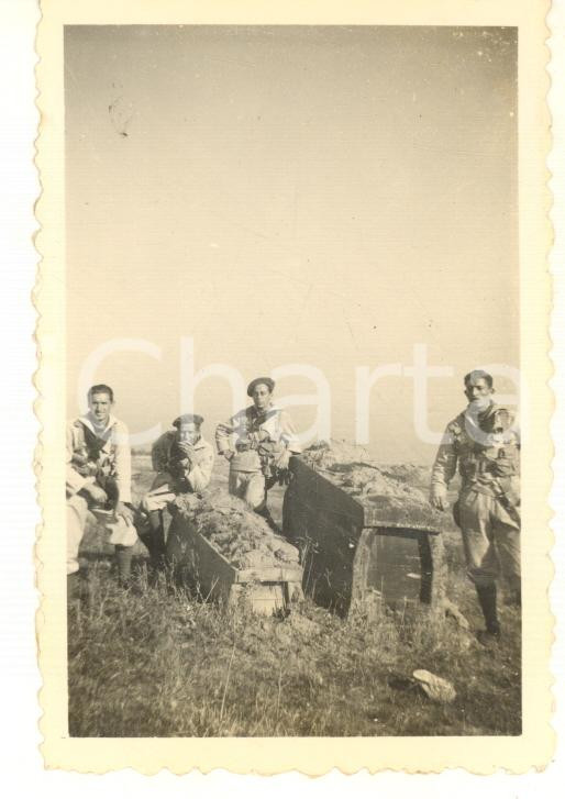 1935 ca CINA TIENTSIN Leoni di SAN MARCO Marce tra le tombe cinesi *Foto 6x9 (7) Fotografia d'epoca.CONDIZIONI: G (minimi difetti di stampa)FORMATO: 6x9 cm    originale e autentica 1