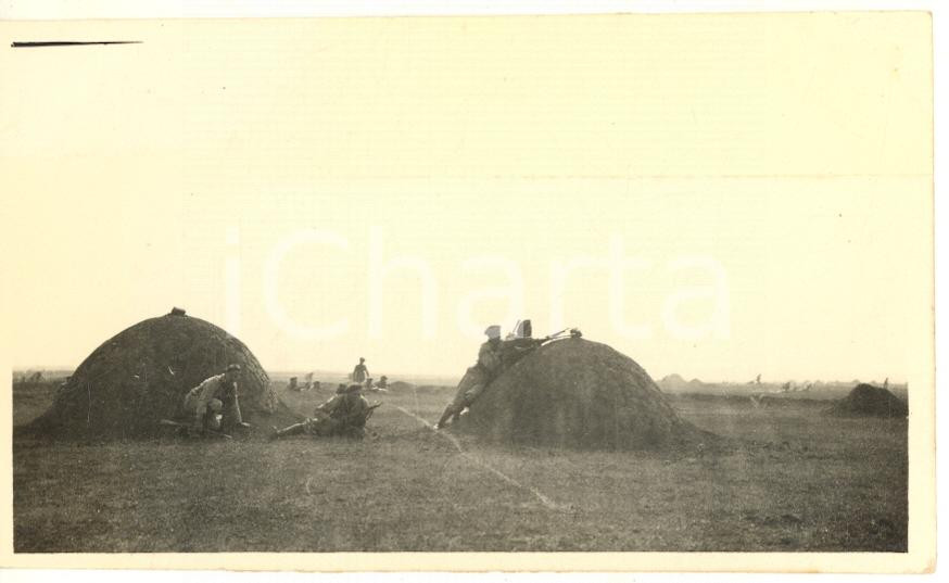 1935 ca CINA TIENTSIN Leoni di SAN MARCO Campo di tiro - Tombe cinesi *Foto (5) Fotografia d'epoca.CONDIZIONI: F (difetti di stampa)FORMATO: 11x6 cm    originale e autentica 1
