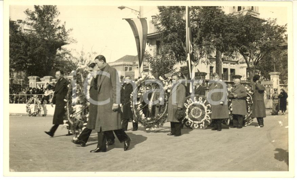 1935 ca CINA TIENTSIN Omaggio AMERICAN LEGION ai Caduti - Corteo corone *Foto Fotografia d'epoca.CONDIZIONI: GFORMATO: 11x6 cm    originale e autentica 1
