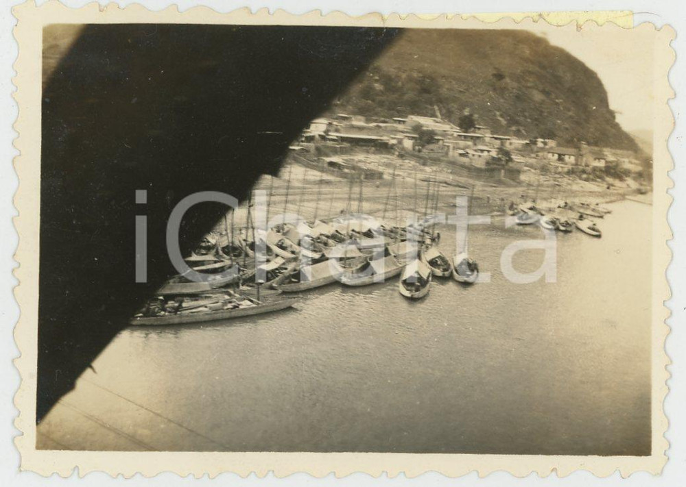1935 ca CINA - Paesaggio fluviale con barche - Foto VINTAGE 8x6 cm Fotografia d'epoca. GOOD/buono  Formato: 8x6 cm originale e autentica 1