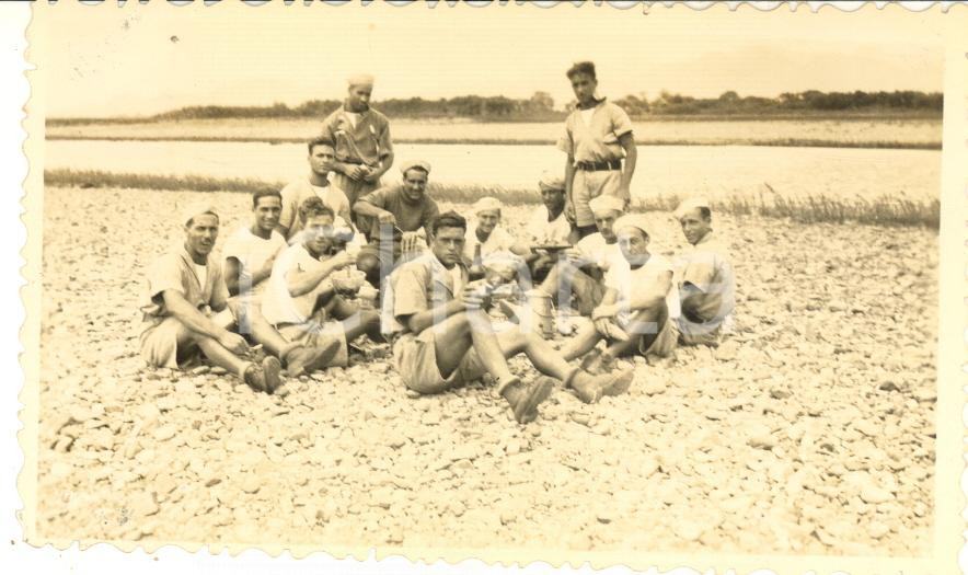 1935 ca CINA TIENTSIN Leoni di SAN MARCO - Libera uscita *Foto 11x7 cm Fotografia d'epoca.CONDIZIONI: G FORMATO: 11x7 cm    originale e autentica 1