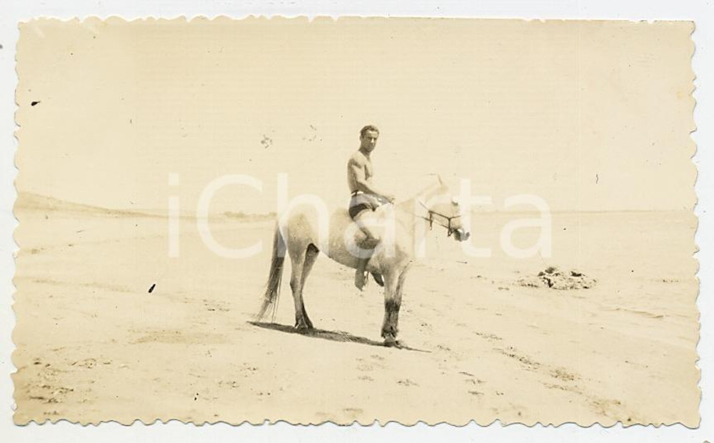 1935 ca CINA TIENTSIN Leoni di SAN MARCO - In spiaggia a cavallo - Foto 11x6 cm Fotografia d'epoca.CONDIZIONI: G FORMATO: 11x6 cm    originale e autentica 1