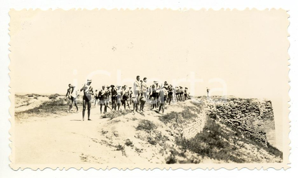 1935 ca CINA TIENTSIN Leoni di SAN MARCO - In spiaggia (10) Foto 11x6 cm Fotografia d'epoca.CONDIZIONI: G FORMATO: 11x6 cm    originale e autentica 1