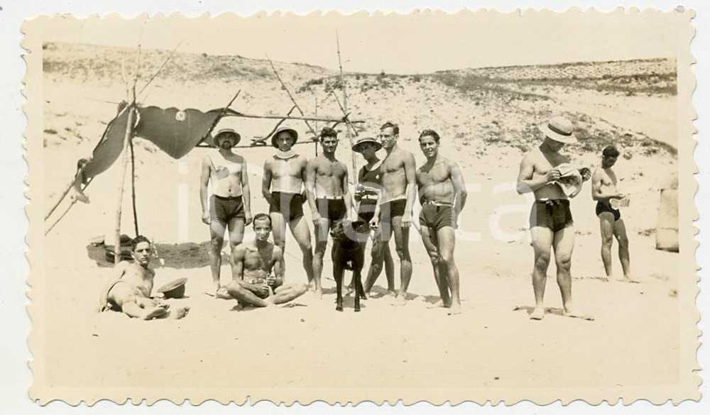 1935 ca CINA TIENTSIN Leoni di SAN MARCO - In spiaggia (7) Foto 11x6 cm Fotografia d'epoca.CONDIZIONI: G FORMATO: 11x6 cm    originale e autentica 1