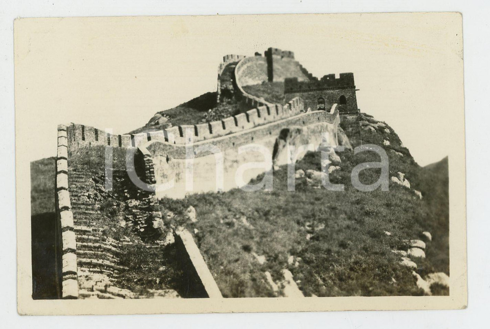 1935 ca CINA - Paesaggio con Grande Muraglia (1) - Foto VINTAGE 11x7 cm Fotografia d'epoca.CONDIZIONI: F (lievi abrasioni angolari) FORMATO: 11x7 cm    originale e autentica 1