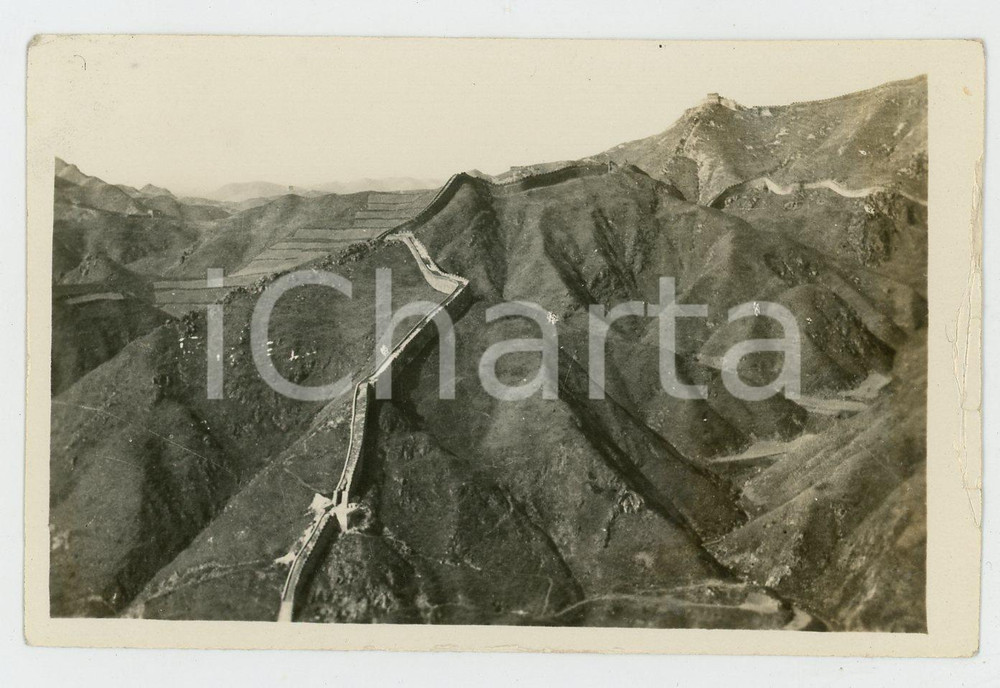 1935 ca CINA - Paesaggio con Grande Muraglia (11) - Foto VINTAGE 11x7 cm Fotografia d'epoca.CONDIZIONI: VP (piegature e abrasioni angolari, strappi e piegature al lato destro)FORMATO: 11x7 cm    originale e autentica 1