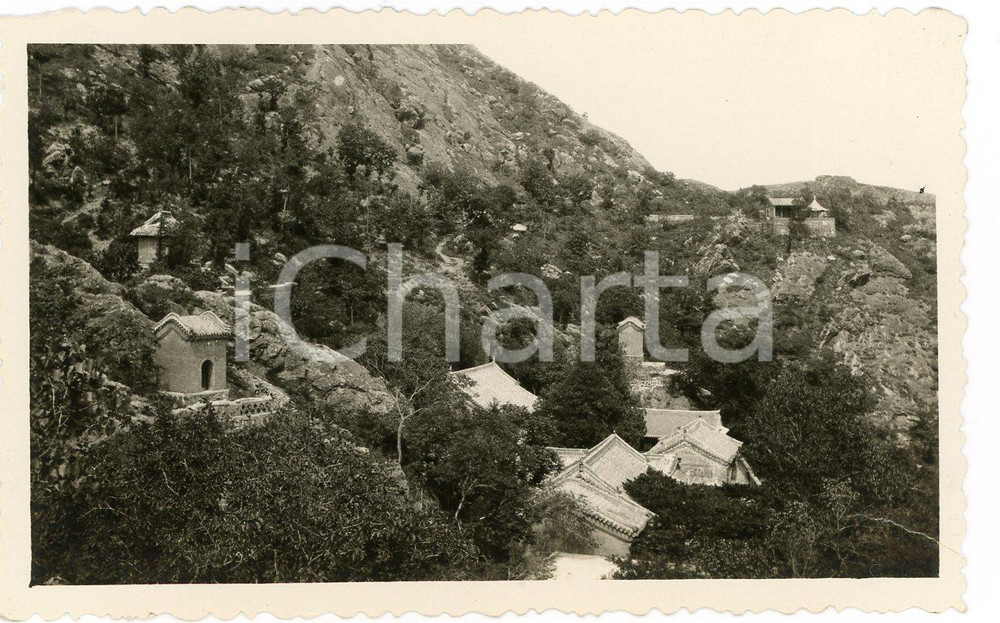 1935 ca CINA Area Grande Muraglia - Paesaggio con edifici - Foto VINTAGE Fotografia d'epoca. POOR/danneggiato Strappo evidente all'angolo inferiore destro Formato: 11x6 cm originale e autentica 1