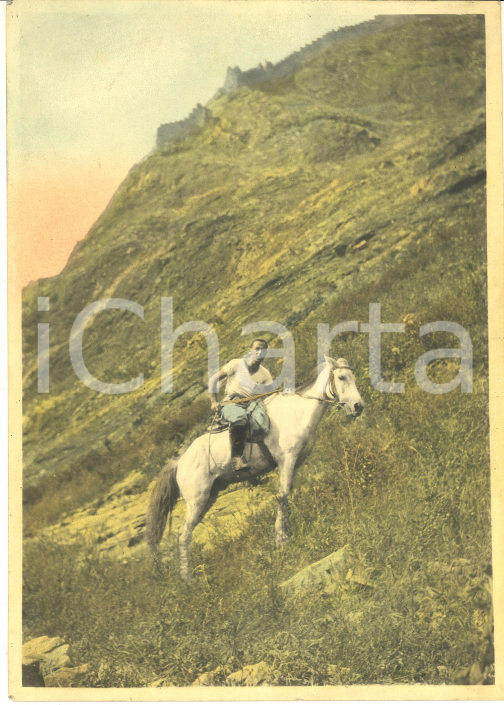 1935 ca CINA - Leoni di SAN MARCO - A cavallo presso la Grande Muraglia *Foto Fotografia d'epoca, colorata .CONDIZIONI: G (minime smussature angolari)FORMATO: 20x27 cm    originale e autentica 1