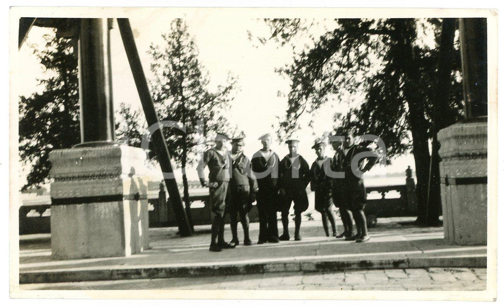 1935 ca. CINA PALAZZO D'ESTATE - Leoni di SAN MARCO - In visita *Fotografia Fotografia d'epoca. GOOD/buono Lievi smussature e piegature angolari Formato: 11x7 originale e autentica 1