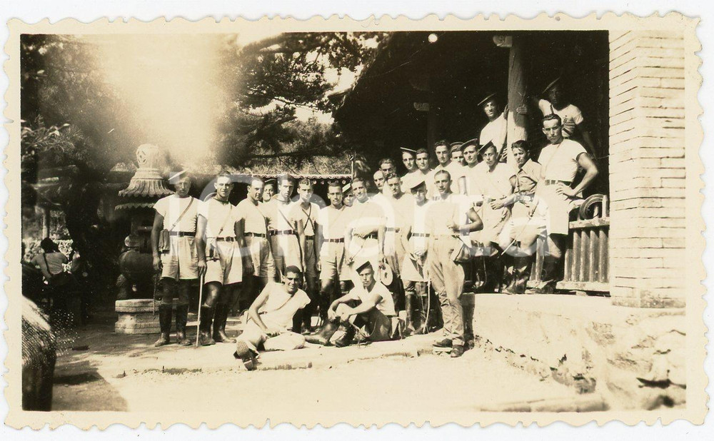 1935 ca. CINA - Leoni di SAN MARCO - Ritratto di gruppo *Fotografia Fotografia d'epoca. POOR/danneggiato Difetto di stampa al lato superiore Formato: 11x6 originale e autentica 1