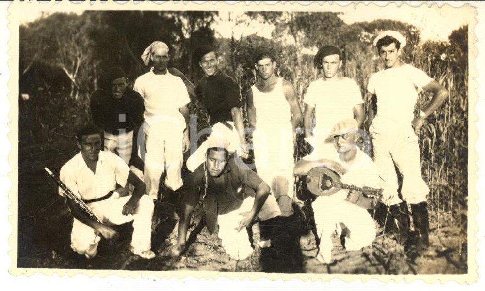 1935 ca CINA TIENTSIN Leoni di SAN MARCO - Flauto e mandolino *Foto 11x7 cm Fotografia d'epoca.CONDIZIONI: GFORMATO: 11x7 cm    originale e autentica 1