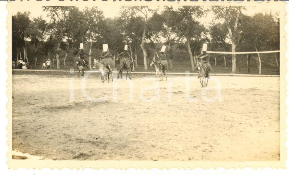 1935 ca CINA TIENTSIN Leoni di SAN MARCO - Corsa con gli asini (2) Foto 11x7 cm Fotografia d'epoca.CONDIZIONI: GFORMATO: 11x7 cm    originale e autentica 1