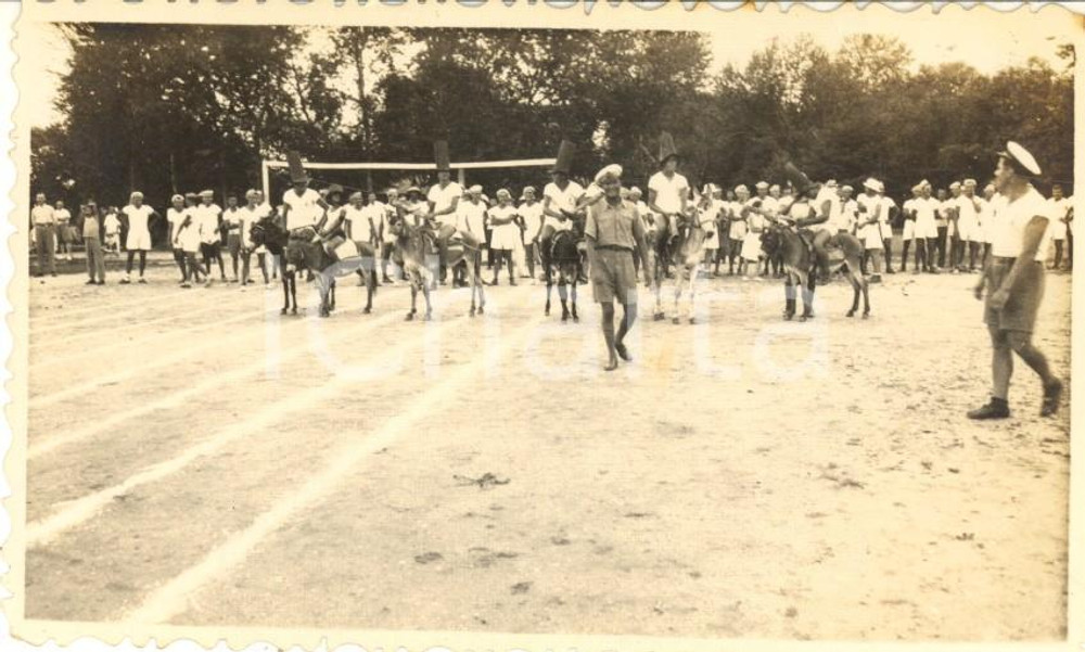 1935 ca CINA TIENTSIN Leoni di SAN MARCO - Corsa con gli asini (4) Foto 11x7 cm Fotografia d'epoca.CONDIZIONI: GFORMATO: 11x7 cm    originale e autentica 1