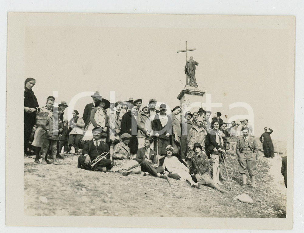 1920 ca LOMBARDIA Gruppo Escursionisti VOGHERA - Al pilone votivo *Foto (2) Fotografia d'epoca. GOOD/buono  Formato: 12 x 9 cm originale e autentica 1