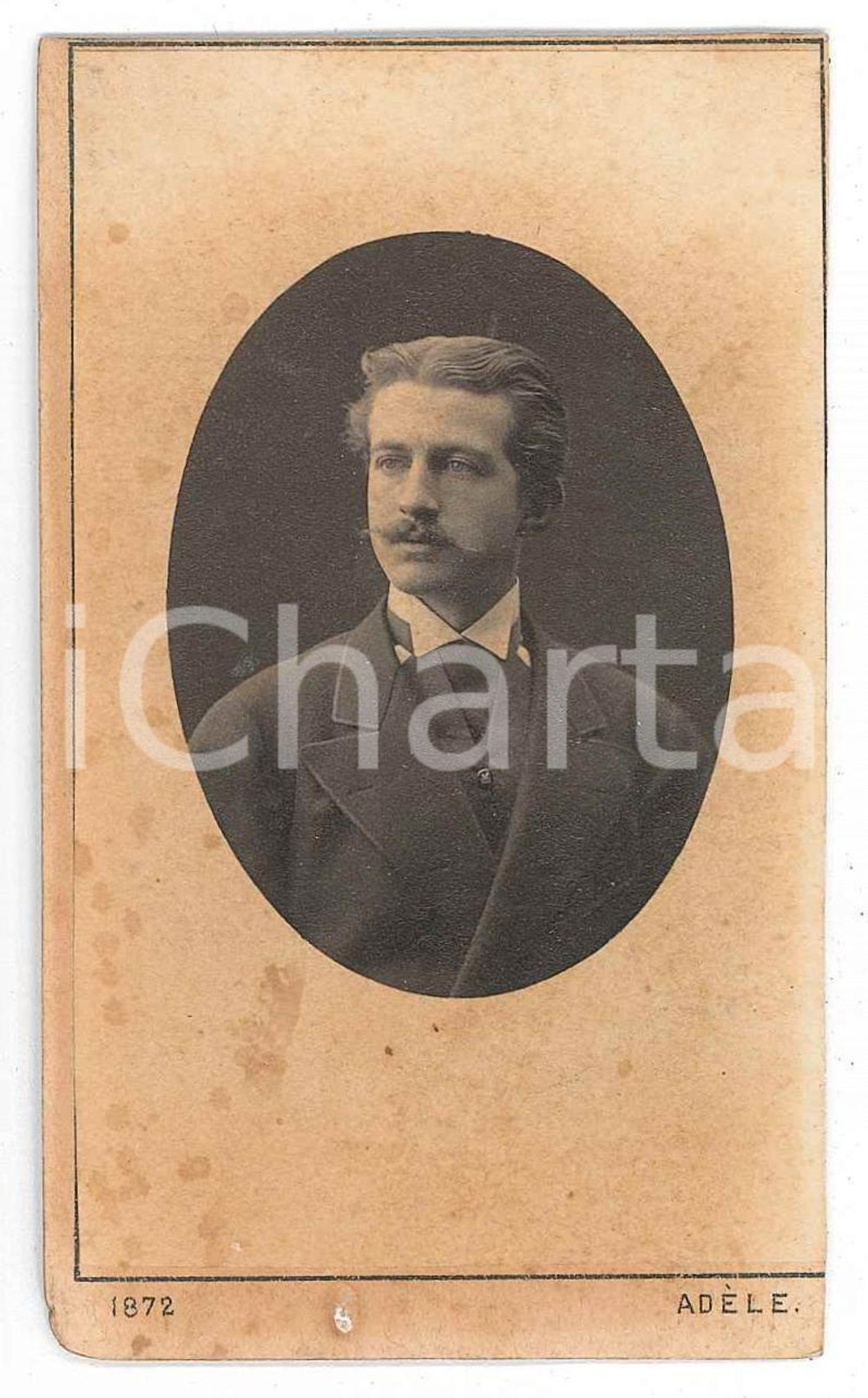 1872 WIEN Ritratto di giovane uomo - Foto ADELE CDV Fotografia d'epoca, su cartoncino morbido.FOTOGRAFO: Ad&egrave;le - WienCONDIZIONI: F (ingiallimenti e fioriture)FORMATO: CDV     originale e autentica 1
