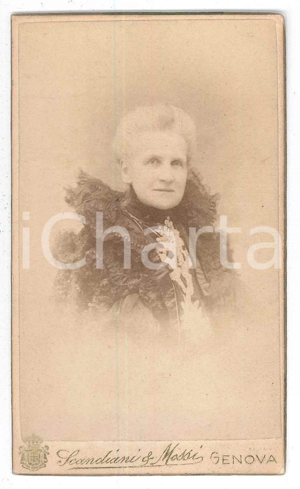1900 ca GENOVA Anziana nobildonna in abito nero - Ritratto - Foto MONTABONE CDV Fotografia d'epoca, su cartoncino. FOTOGRAFO: Montabone - Genova, Scandiani &amp; Mossi successoriCONDIZIONI: G (minime smussature angolari)FORMATO: 10x22 cm    originale e autentica 1