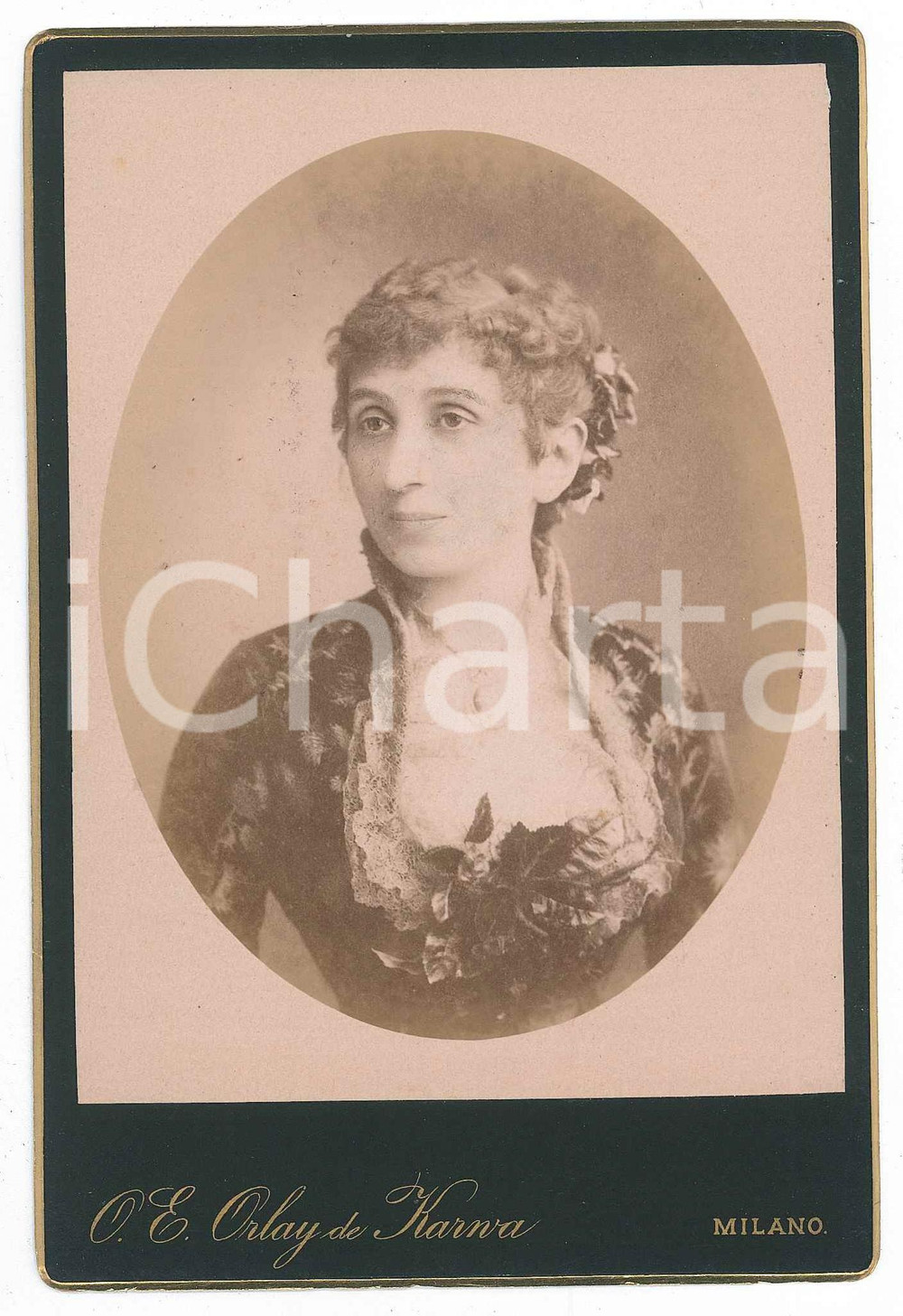 1890 ca MILANO Ritratto di nobildonna con fiori appuntati - Foto ORLAY DE KARWA Fotografia d'epoca, su cartoncino rigido. FOTOGRAFO: O. E. Orlay de Karwa - Milano, via del Monte Napoleone 45CONDIZIONI: GFORMATO: 11x16 cm    originale e autentica 1