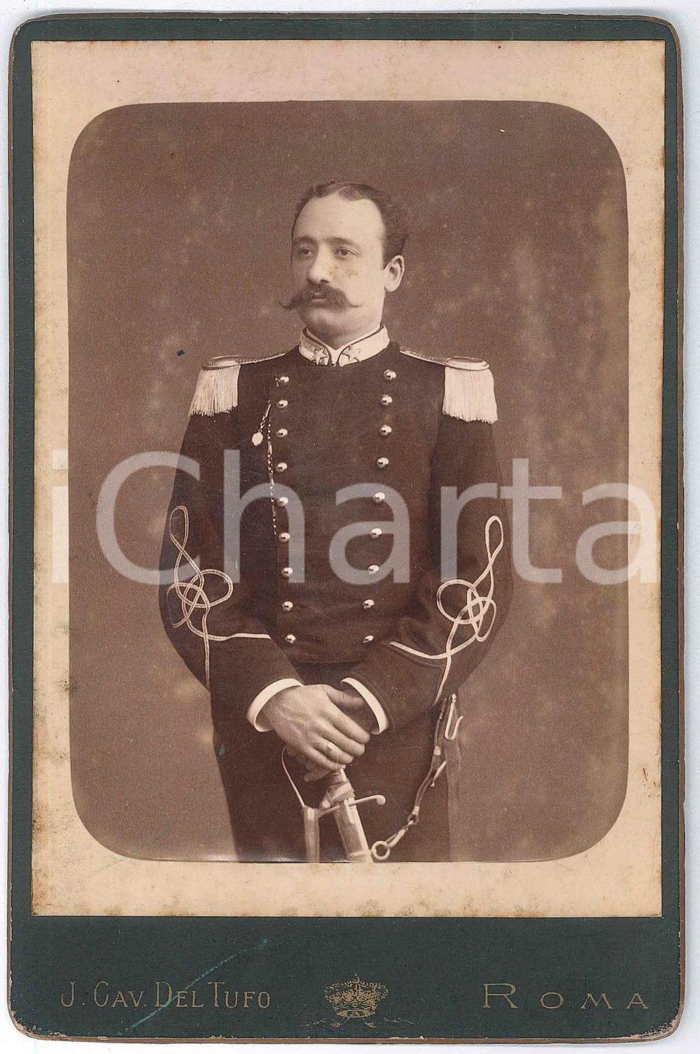 1880 ca ROMA - REGIO ESERCITO - Ritratto di ufficiale - Foto DEL TUFO Fotografia d'epoca, su cartoncino rigido.FOTOGRAFO: Innocenzo Del Tufo - Roma, Foro Trajano 56 CONDIZIONI: F (lievi fioriture)FORMATO: 11x16 cm    originale e autentica 1