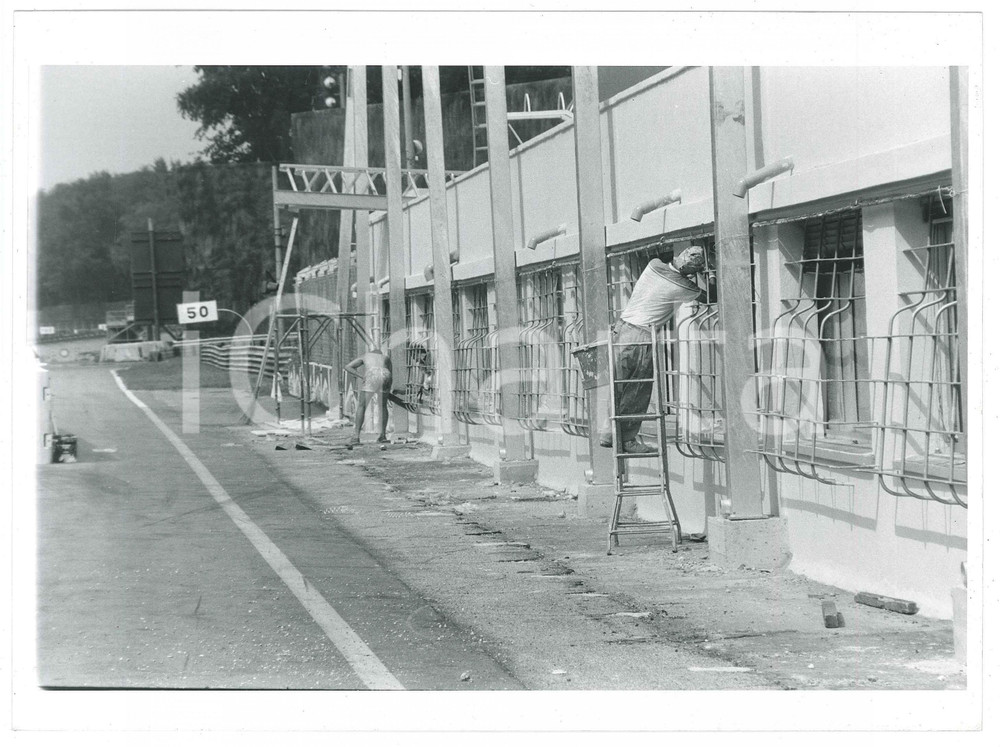 1980 ca MONZA - Autodromo in rifacimento (1) Foto 24x18 cm Fotografia originale d'agenzia. CONDIZIONI: GFORMATO: 24x18 cm    originale e autentica 1
