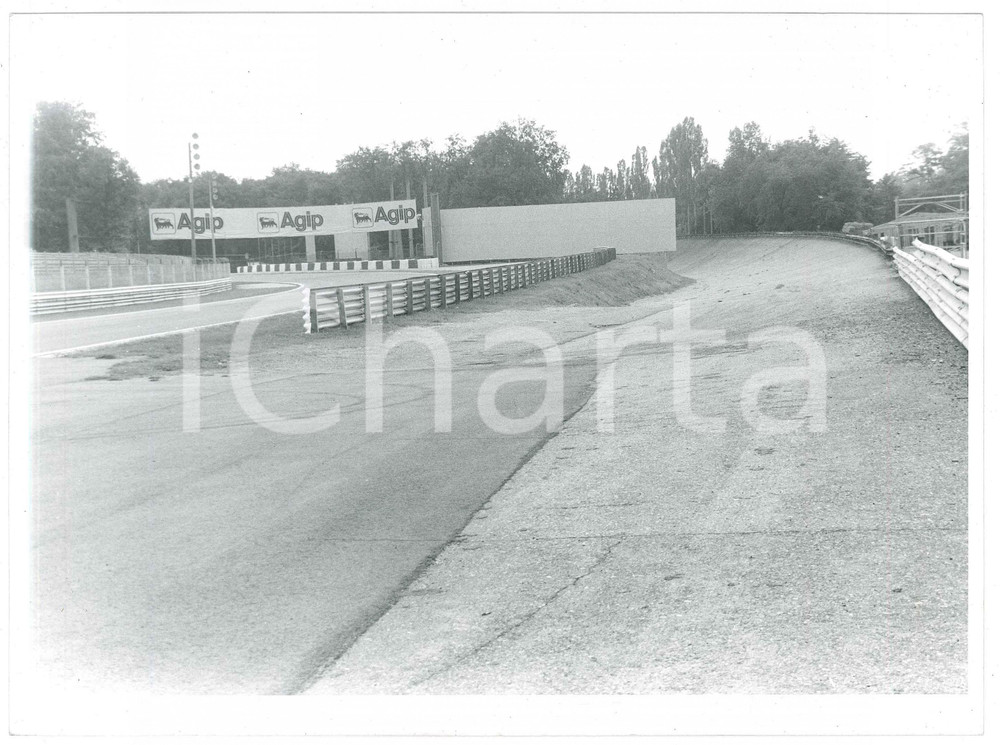 1980 ca MONZA - Autodromo in rifacimento (5) Foto 24x18 cm Fotografia originale d'agenzia. CONDIZIONI: FAIR (LIEVI ondulature e increspature al margine superiore)FORMATO: 24x18 cm    originale e autentica 1