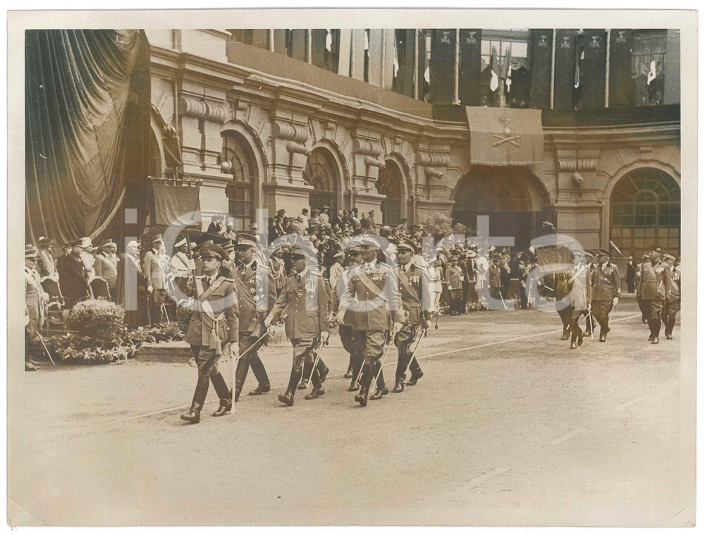 1939 TORINO ARSENALE Scuola Artiglieria e Genio - Sfilata corso 1895-1897 *Foto Fotografia originale d'epoca, con didascalia manoscritta al verso.FOTOGRAFO: Ottolenghi - TorinoCONDIZIONI: VP (piegature al lato inferiore)FORMATO: 24x18 cm    originale e autentica 1