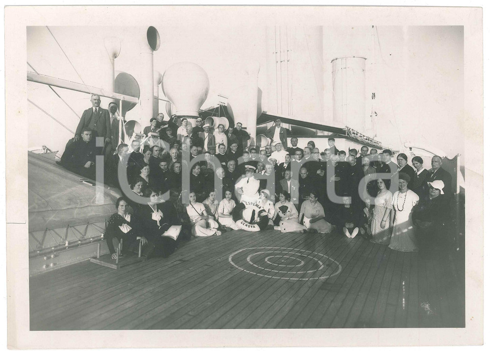 1950 ca GENOVA M/N ESPERIA - Foto di gruppo sul ponte - 24x18 cm Fotografia d'epoca.CONDIZIONI: G (piccoli difetti di stampa)FORMATO: 24x18 cm    originale e autentica 1