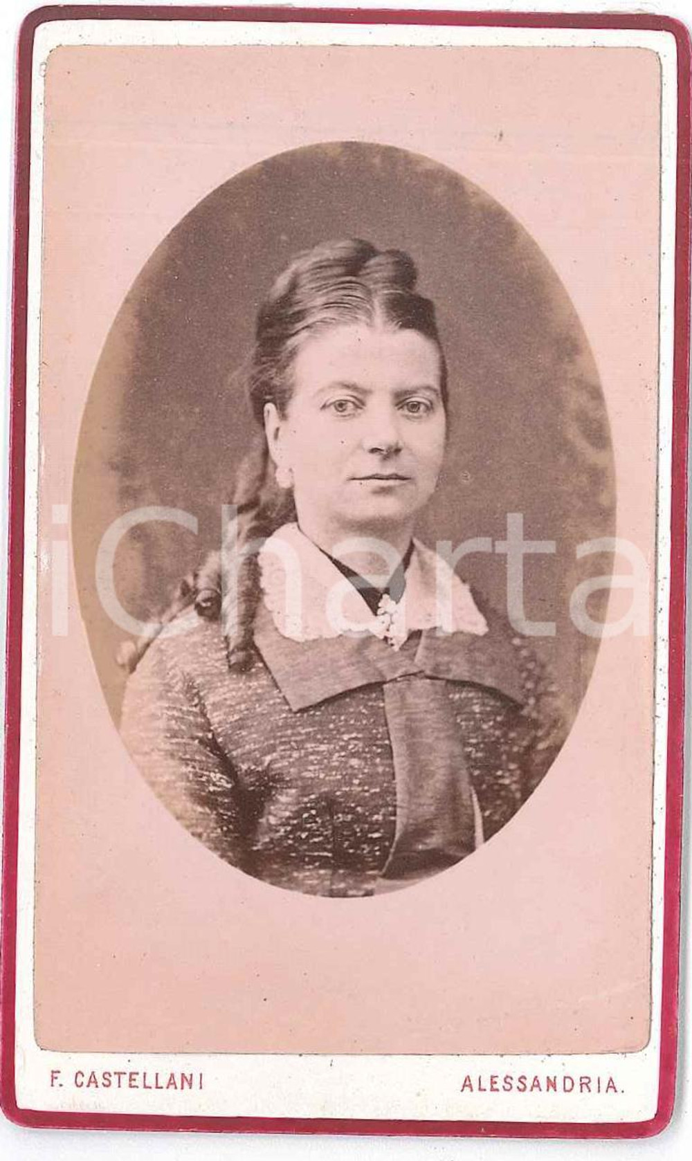 1890 ca ALESSANDRIA Ritratto di donna con abito invernale - Foto CASTELLANI  Fotografia d'epoca, su cartoncino rigido.CONDIZIONI: G FOTOGRAFO: F. Castellani - Alessandria, corso Roma 35FORMATO: CDV (6x10 cm)    originale e autentica 1