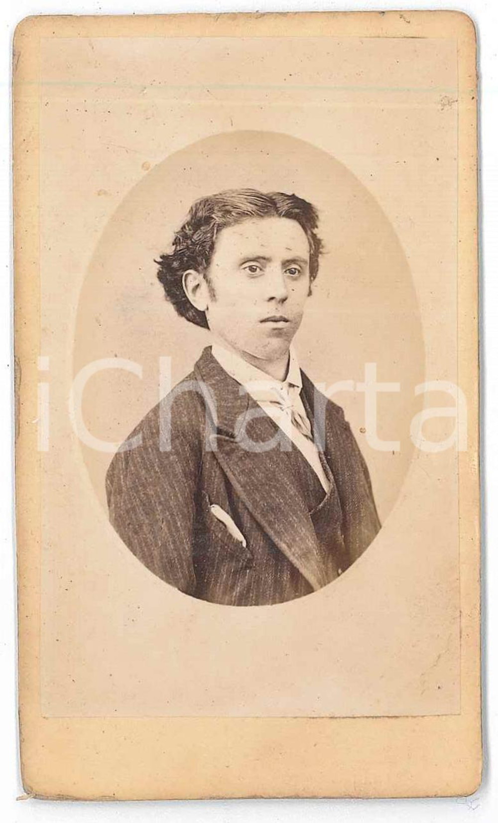 1880 ca ALESSANDRIA Ritratto di giovane uomo - Profilo - Foto CASTELLANI CDV  Fotografia d'epoca, su cartoncino rigido.CONDIZIONI: GFOTOGRAFO: F. Castellani - Alessandria, corso Roma 35FORMATO: CDV (6x10 cm)    originale e autentica 1