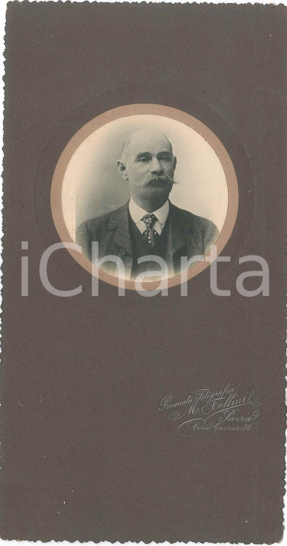 1910 ca PAVIA Ritratto maschile - Busto - Foto TOLLINI 11x20 cm  Fotografia d'epoca, su cartoncino morbido.FOTOGRAFO: M. Tollini - Pavia, corso Cavour 30CONDIZIONI: GFORMATO: 11x20 cm    originale e autentica 1