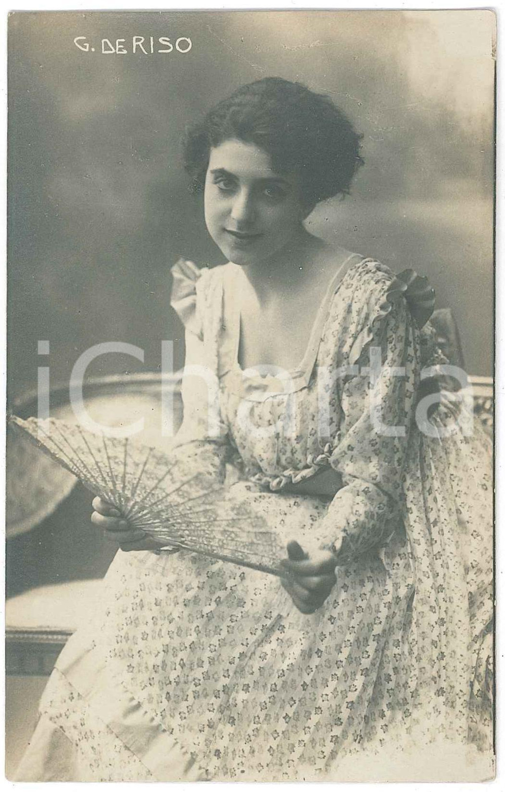 Cartolina originale da collezione 1915 ca CINEMA MUTO Attrice Giulietta DE RISO con ventaglio  Cartolina RPPC 1