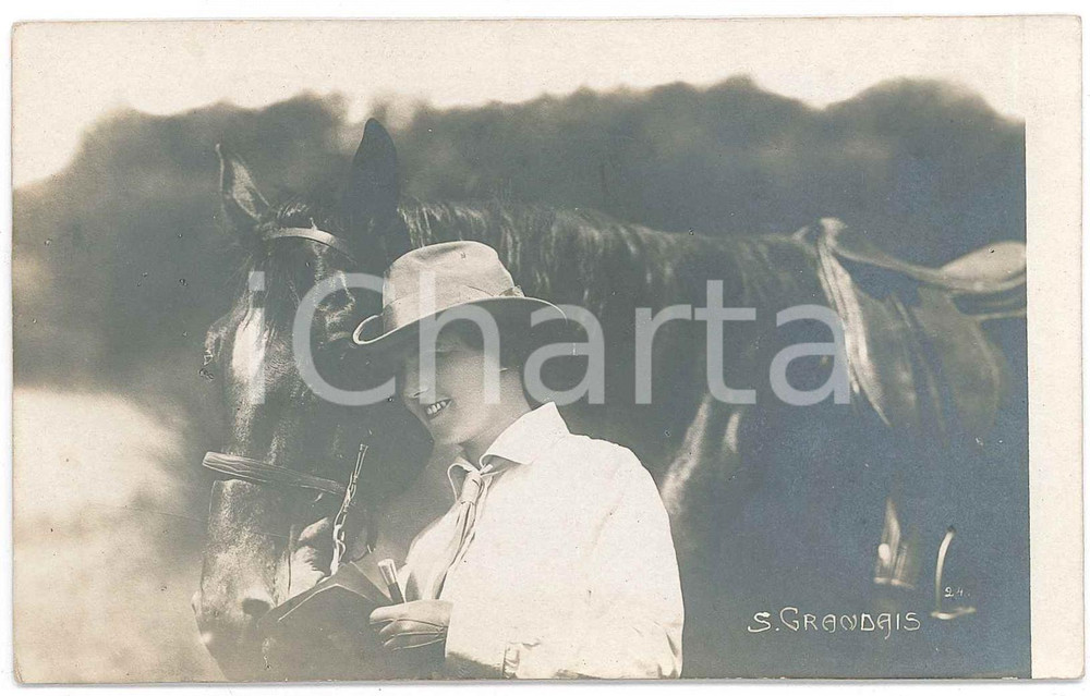 Cartolina originale da collezione 1915 ca CINEMA MUTO Attrice Suzanne GRANDAIS con un cavallo  Cartolina RPPC 1