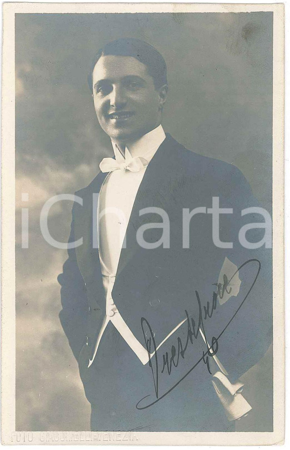 1915 FERRARA - TEATRO - Attore Oreste CROCE - Cartolina con AUTOGRAFO Cartolina originale d'epoca, con autografo sia al recto sia al verso.FOTOGRAFO: Giacomelli - VeneziaCONDIZIONI: GFORMATO: 9x14 cm     originale e autentica 1