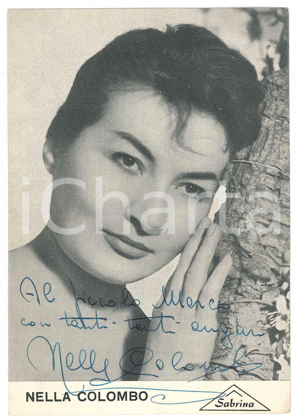 1960 ca Cantante Nella COLOMBO - Foto seriale con AUTOGRAFO 10x15 cm Fotografia seriale con dedica autografa.CONDIZIONI: F (piccolo foro di affissione al lato superiore)FORMATO: 10x15 cm     originale e autentica 1